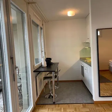 Amazing In The Centre - Art 17 *