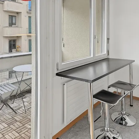 Amazing In The Centre - Art 17 *