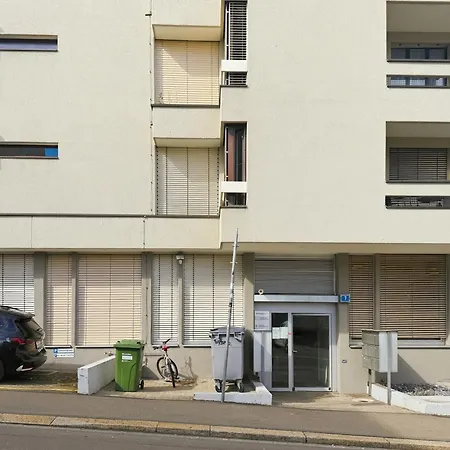 Amazing In The Centre - Art 17 *