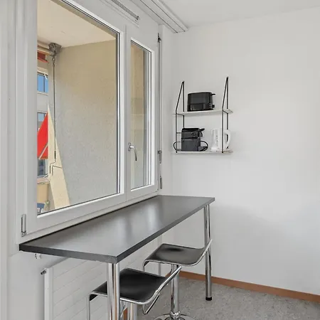 Amazing In The Centre - Art 17