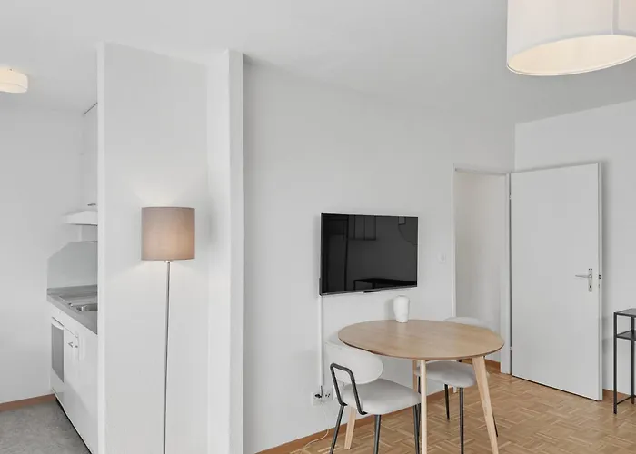 Amazing In The Centre - Art 17