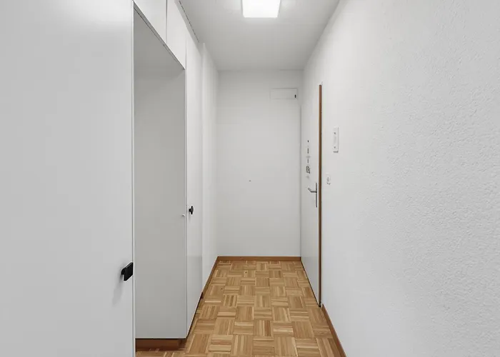 Amazing In The Centre - Art 17 *